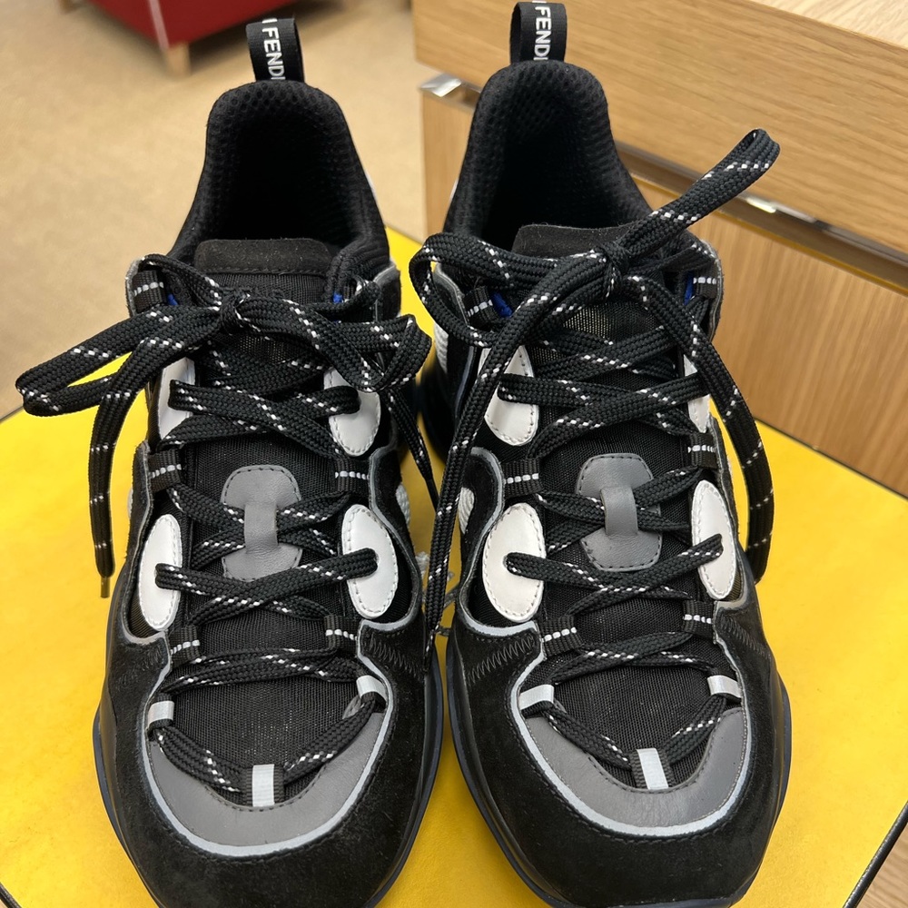 FENDI MENS RUNNER SNEAKERS SIZE:6 ONLY WORN ONCE!